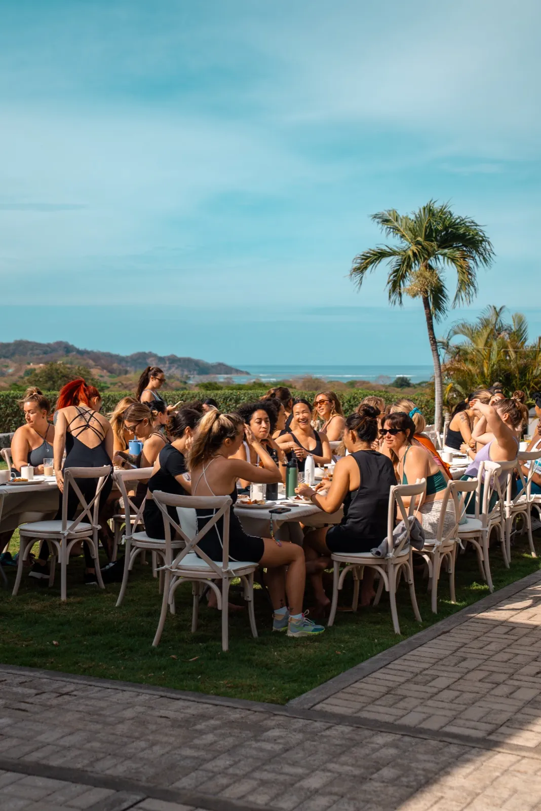 Long table breakfast in the garden