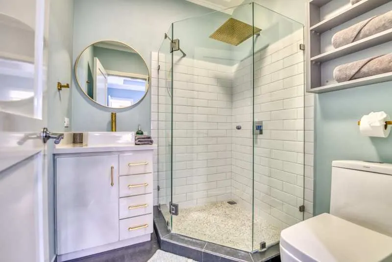 Castillo Colonial Queen Room ensuite bathroom with glass shower