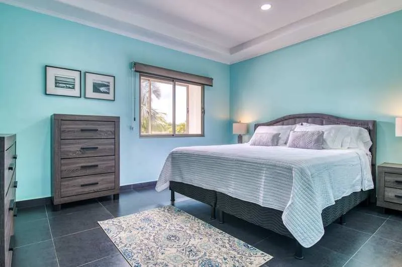 Garden King Room bedroom