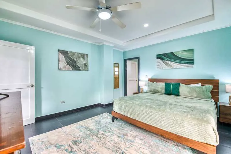 Garden King Suite bedroom