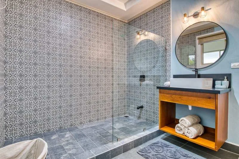 Rooftop King Suite ensuite bathroom