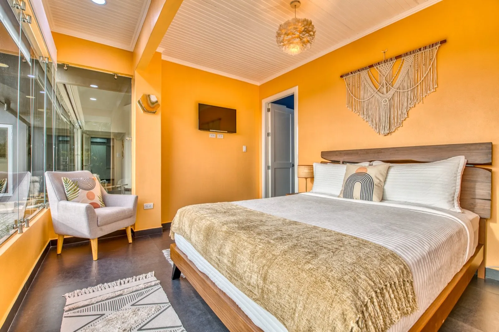 Queen Orange room in the main house