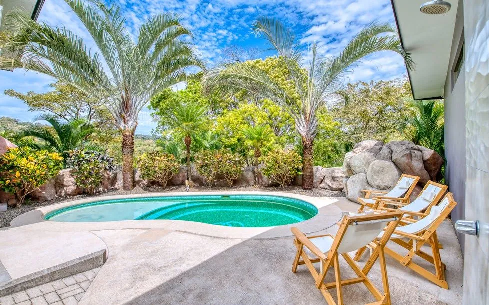 Seascape villa pool