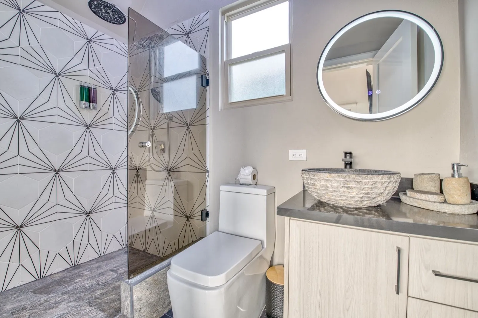 Sunset Tower ensuite bathroom